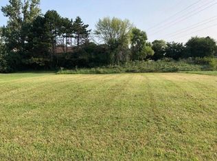 6910 W Beatrice Ct, Milwaukee, WI 53223