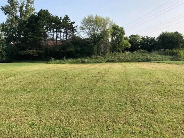 6910 W BEATRICE COURT, Milwaukee, WI 53223