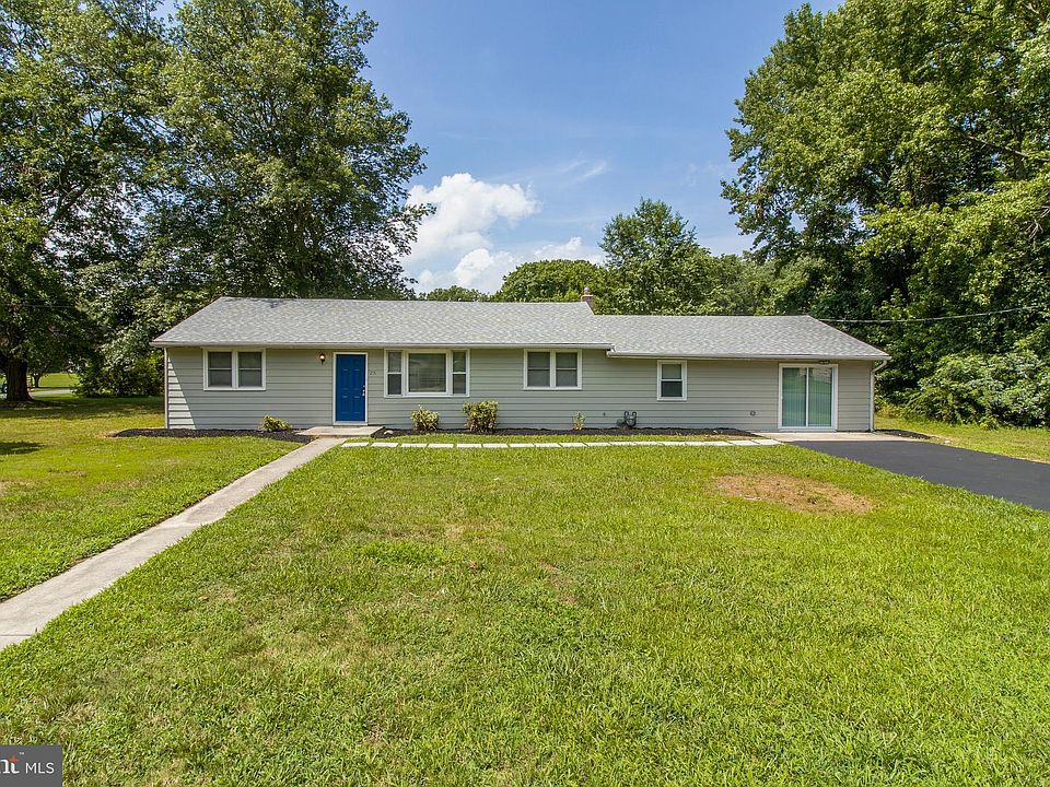 1st image of 23 Oakdale Ln