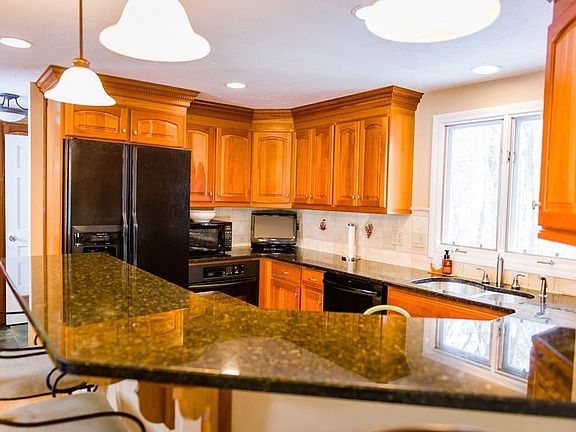 5th image of 131 Russell Ln