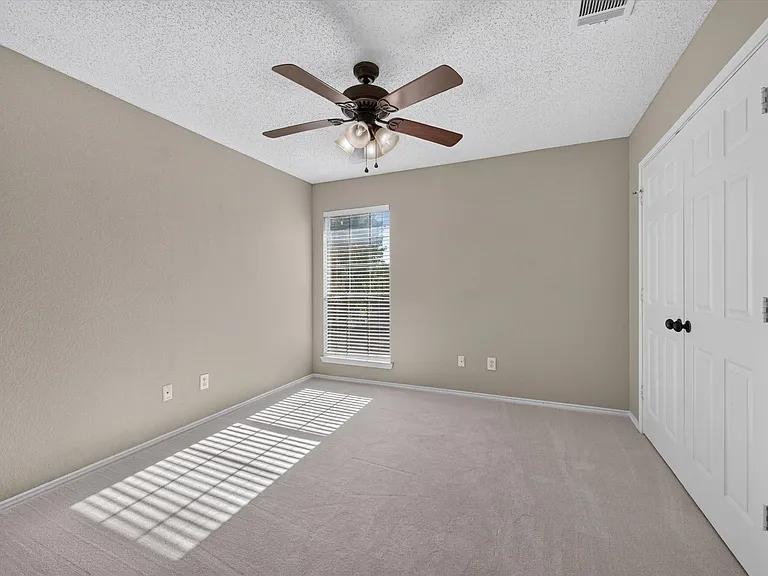 11613 Alexandria Dr — Photo 18