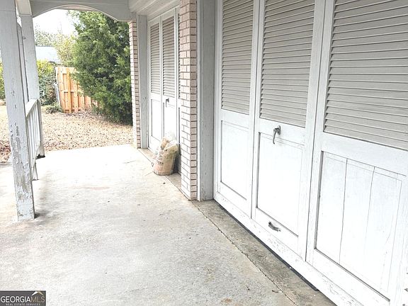 4th image of 1303 Meadows Ln