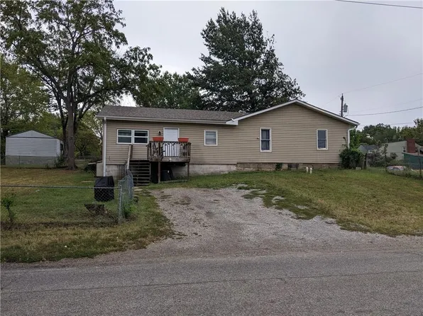 219 Lobban St, Warrensburg, MO 64093