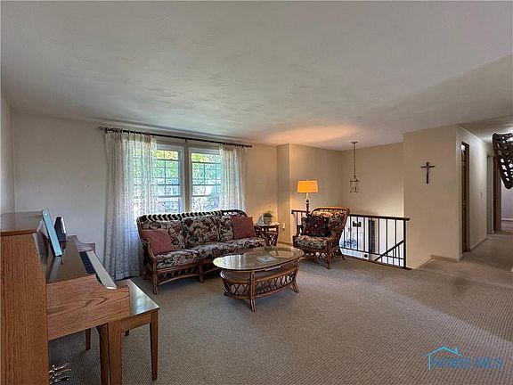 3rd image of 375 Edgewood Dr