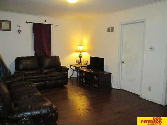 2nd image of 1039 E Linden Ave
