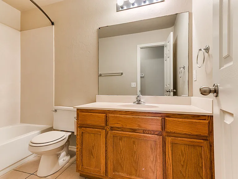 2109 Bradford Way — Photo 6