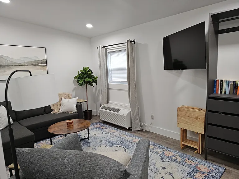 200 W Walnut St #4 — Photo 22