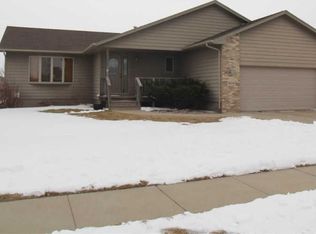 1909 S Wheatland Ave, Sioux Falls, SD 57106
