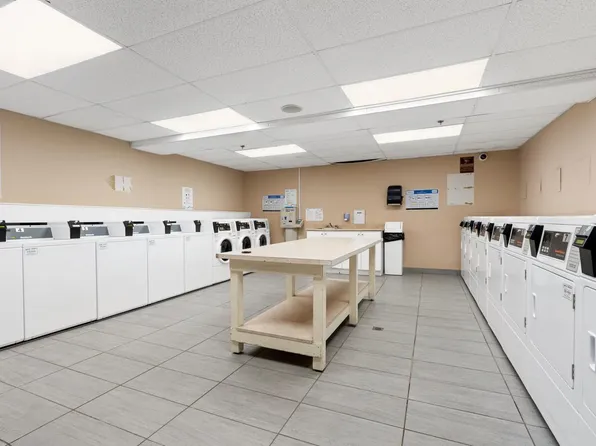 1975 St. Laurent Boulevard