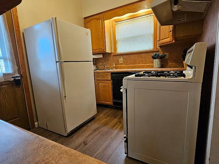 Small but very functional full kitchen