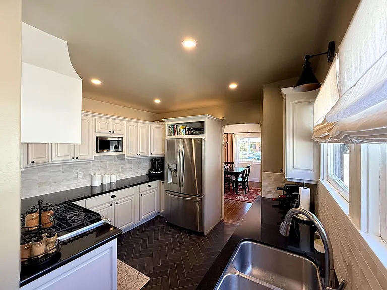 1622 Villa Ave — Photo 4