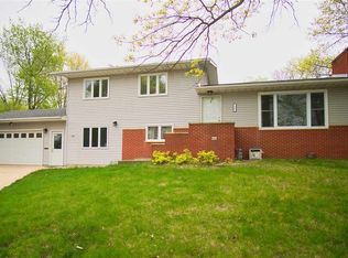 234 Clark Dr, Cedar Falls, IA 50613