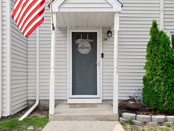 3rd image of 39 Shilling Way #192