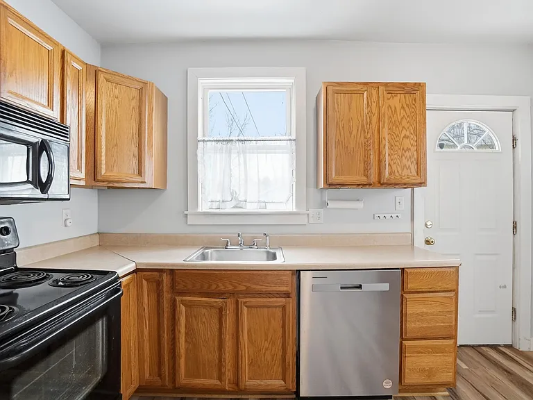 214 E Hudson St #212 — Photo 7
