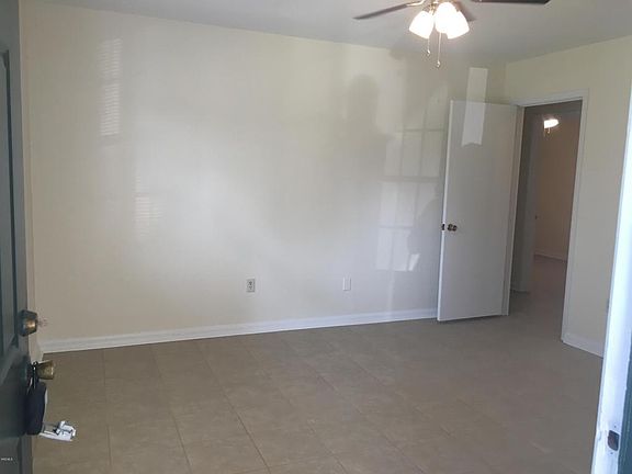 5th image of 2618 Lawn Cir