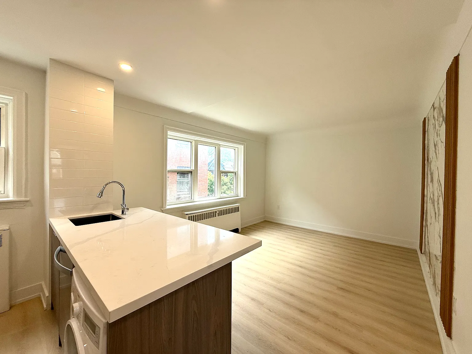 10 - 1024 King Street East Hamilton Ontario L8M 1C8 — Photo 3