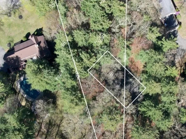 18 Daventry Ct, Lynnfield, MA 01940