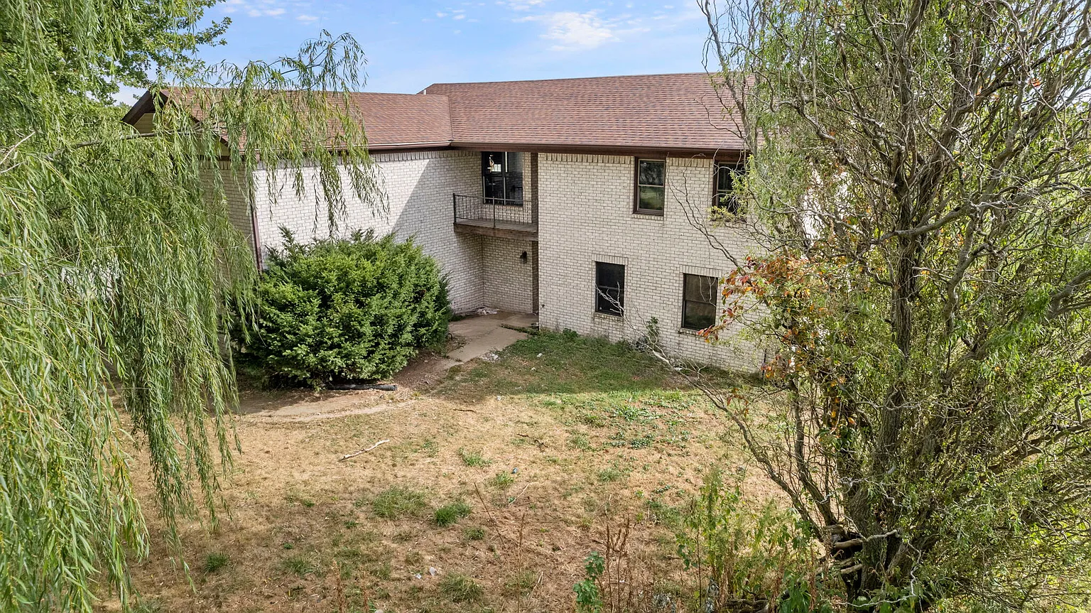 4561 E Hadley Rd photo 1