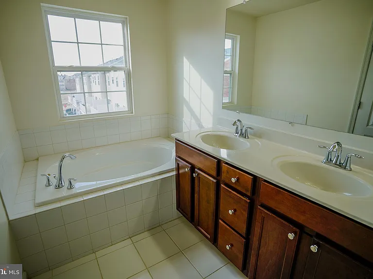 7810 Quidditch Ln — Photo 23