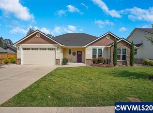 220 Iowa St, Silverton, OR 97381