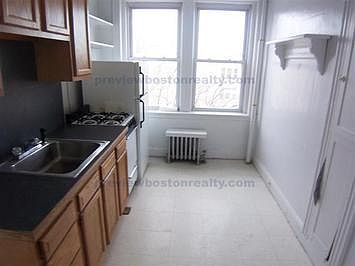 2nd image of 1687 Commonwealth Ave #Lfc28