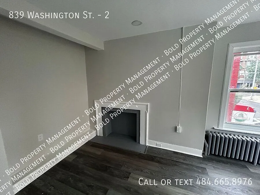 2 Bed 1 Bath newly updated and renovated with private outside deck — Photo 3