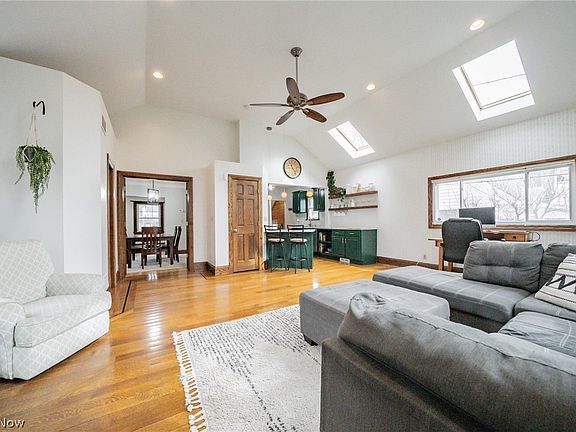 3rd image of 4532 W 228th St