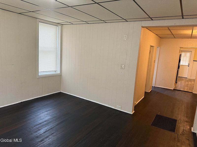 4th image of 101 Madison Street