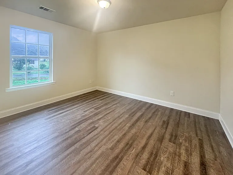 4045 Oliver Dr — Photo 4
