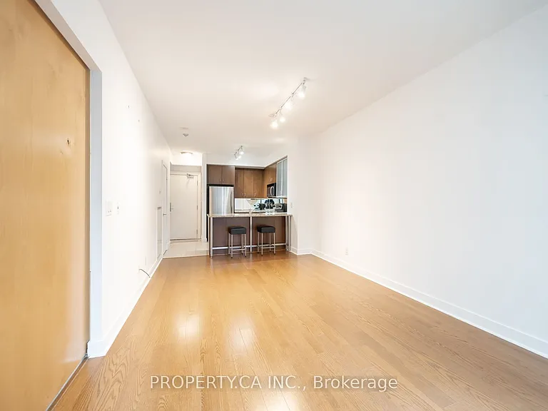 438 King St W #803 — Photo 3