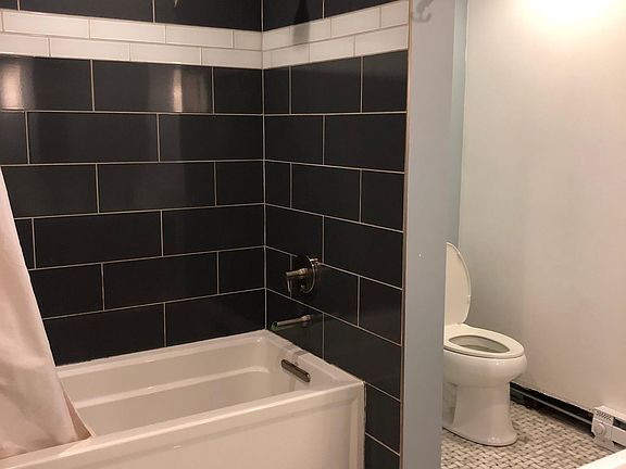 4th image of 7525 N Claremont Ave #4