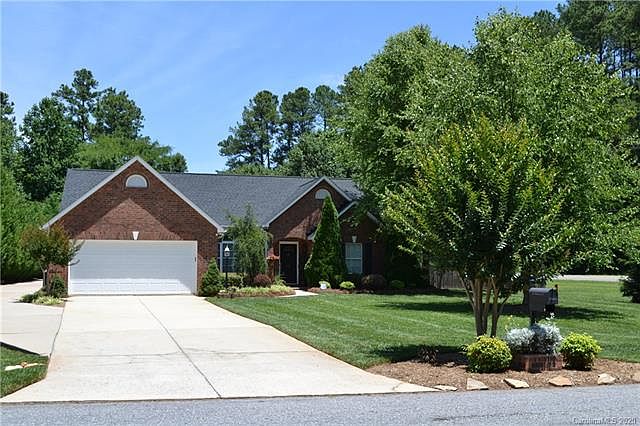 1st image of 106 Hideaway Ln