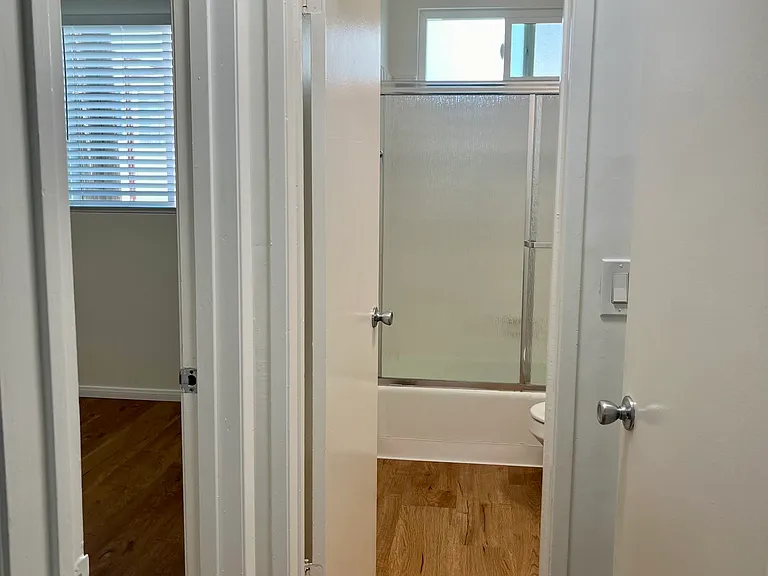 950 Magnolia Ave #25 — Photo 8