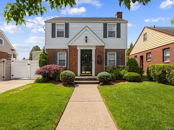 1049 Admont Avenue, Franklin Square, NY 11010