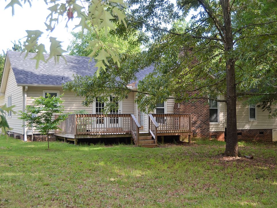 2nd image of 116 Chase Woods Ct