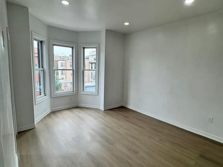 35 Bowers St #3 — Photo 9