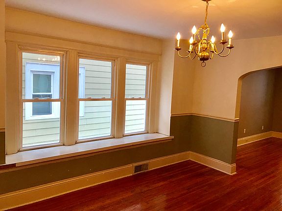 3rd image of 310 Woodruff Ave #1