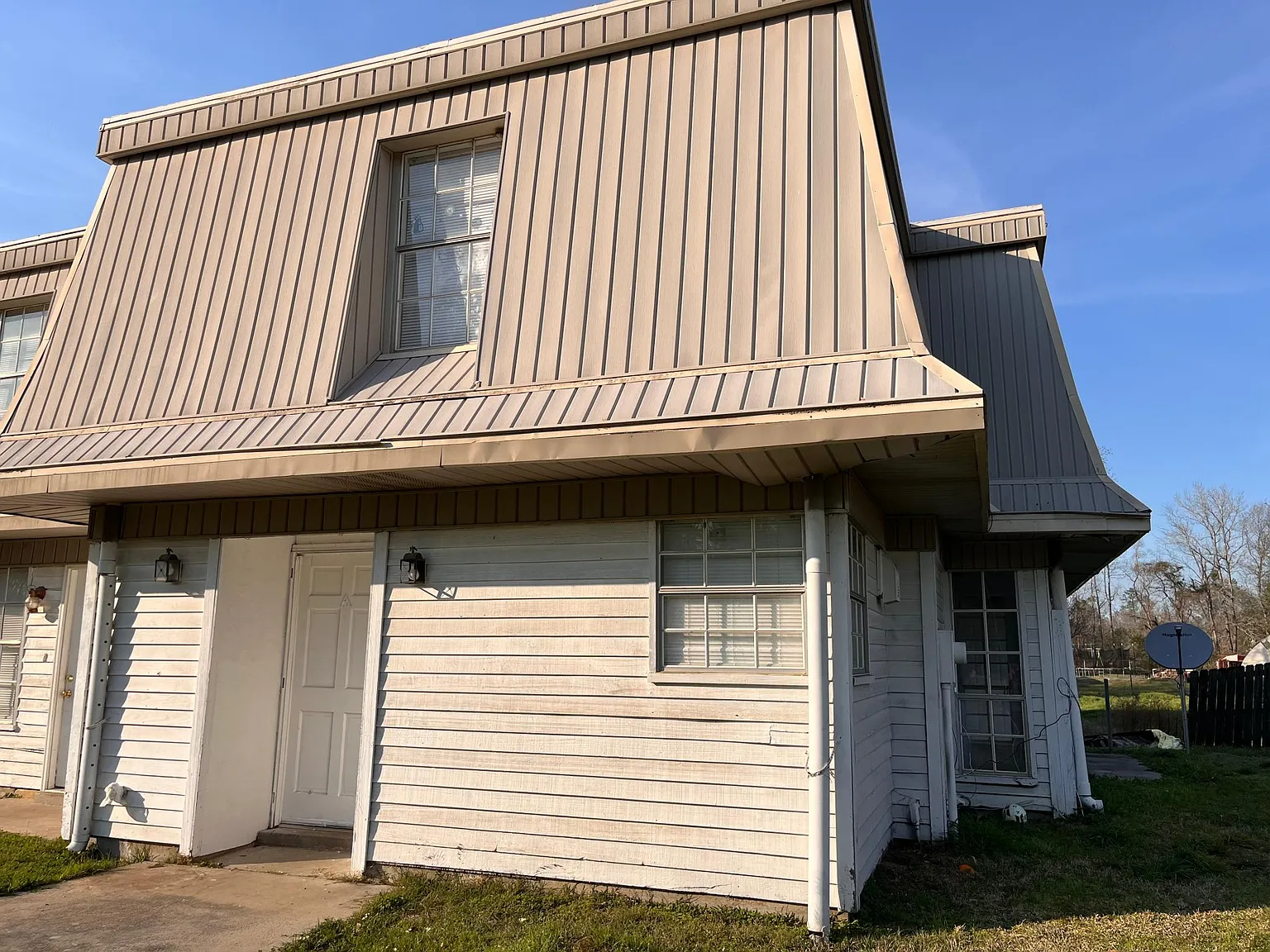 3 bed, 1100 sqft, $975 — Photo 1