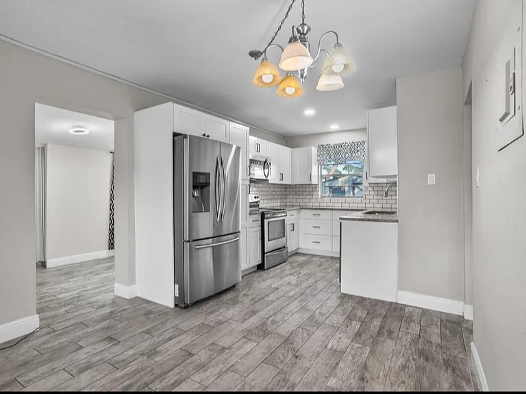 405 Poinciana Cir #1 — Photo 3