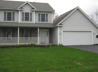 1072 Fawn Wood Dr, Webster, NY 14580