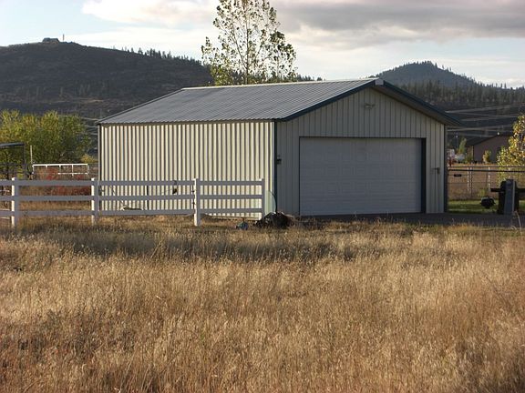 Oversized Garage w heated floor