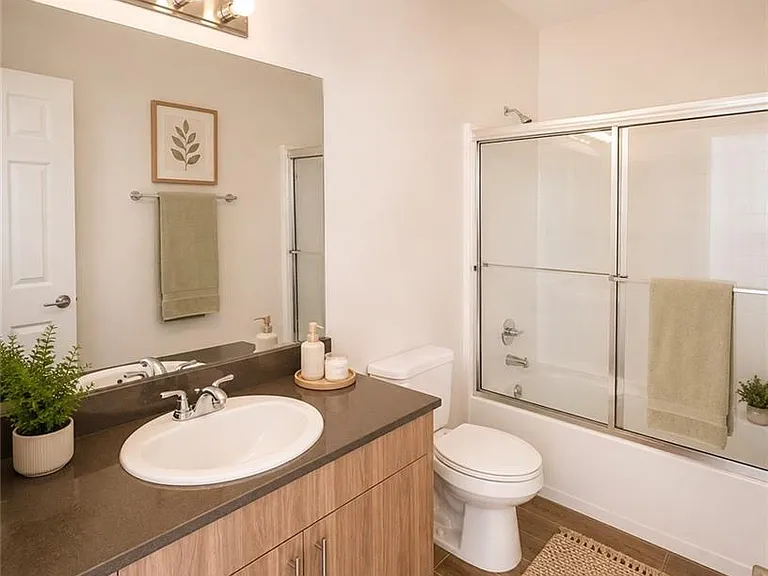 1601 Cortlandt St #4 — Photo 10