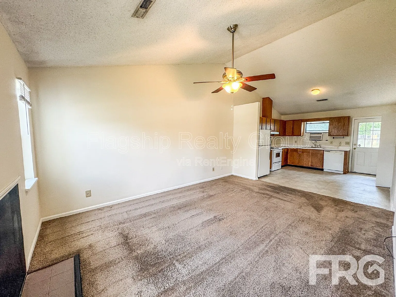 2 bed, 2.0 bath, 940 sqft, $995 — Photo 3