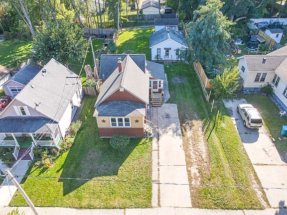 5th image of 993 W Grand Ave