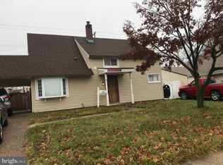 370 Appletree Dr, Levittown, PA 19055