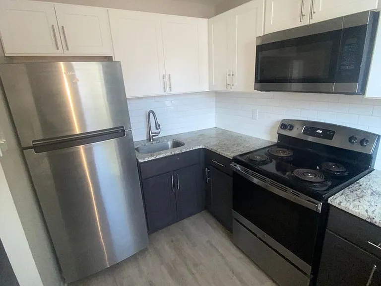 Ashland Apartments — Photo 7