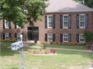 6911 Deep Spring Ct, Spring Mill, KY 40228