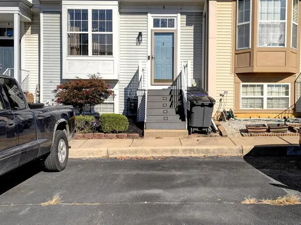 6 Creek Ln, Newark, DE 19702