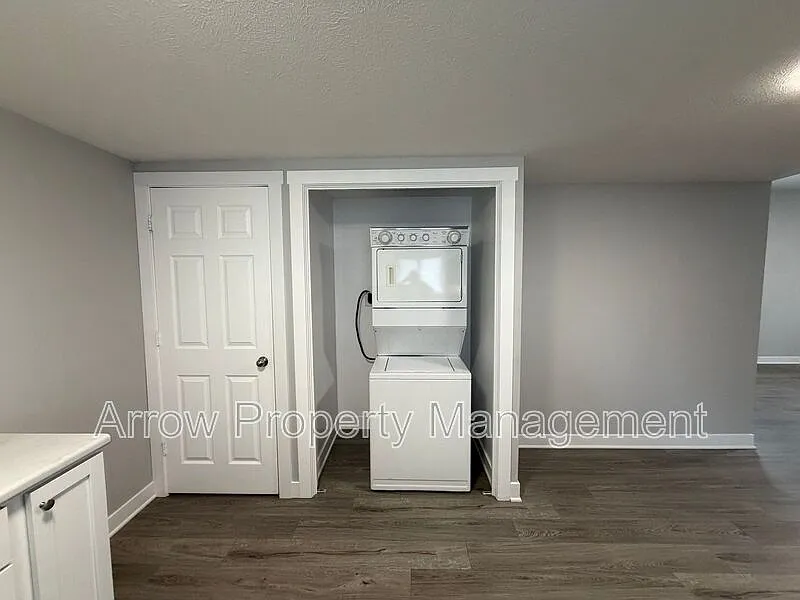 2 bed, 1.0 bath, 828 sqft, $1,320 — Photo 4
