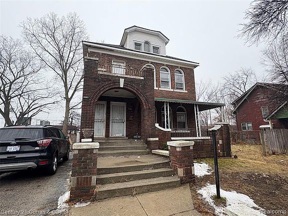 2nd image of 2683 Clements St